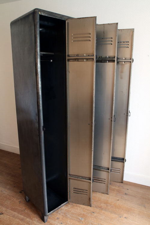 Industrial metal cloakroom 3 doors rounded corners