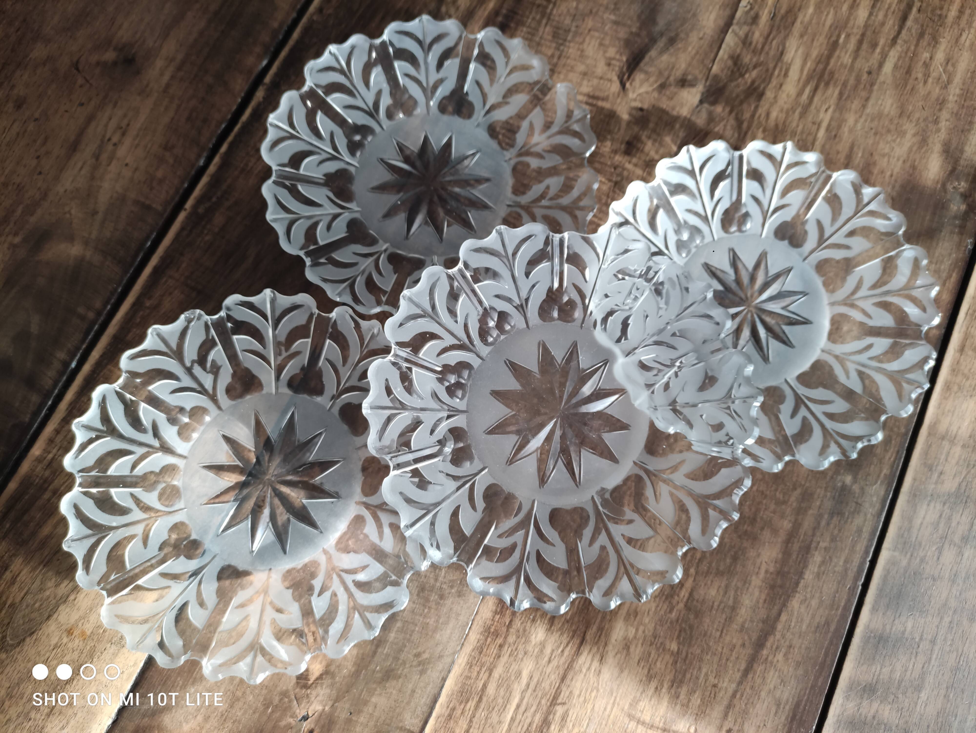 Set of 4 opaque glass bread plates snowflake