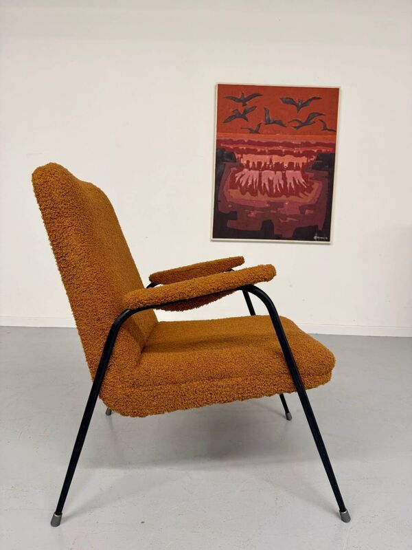 Ancien fauteuil bouclette orange design français des années 50 vintage