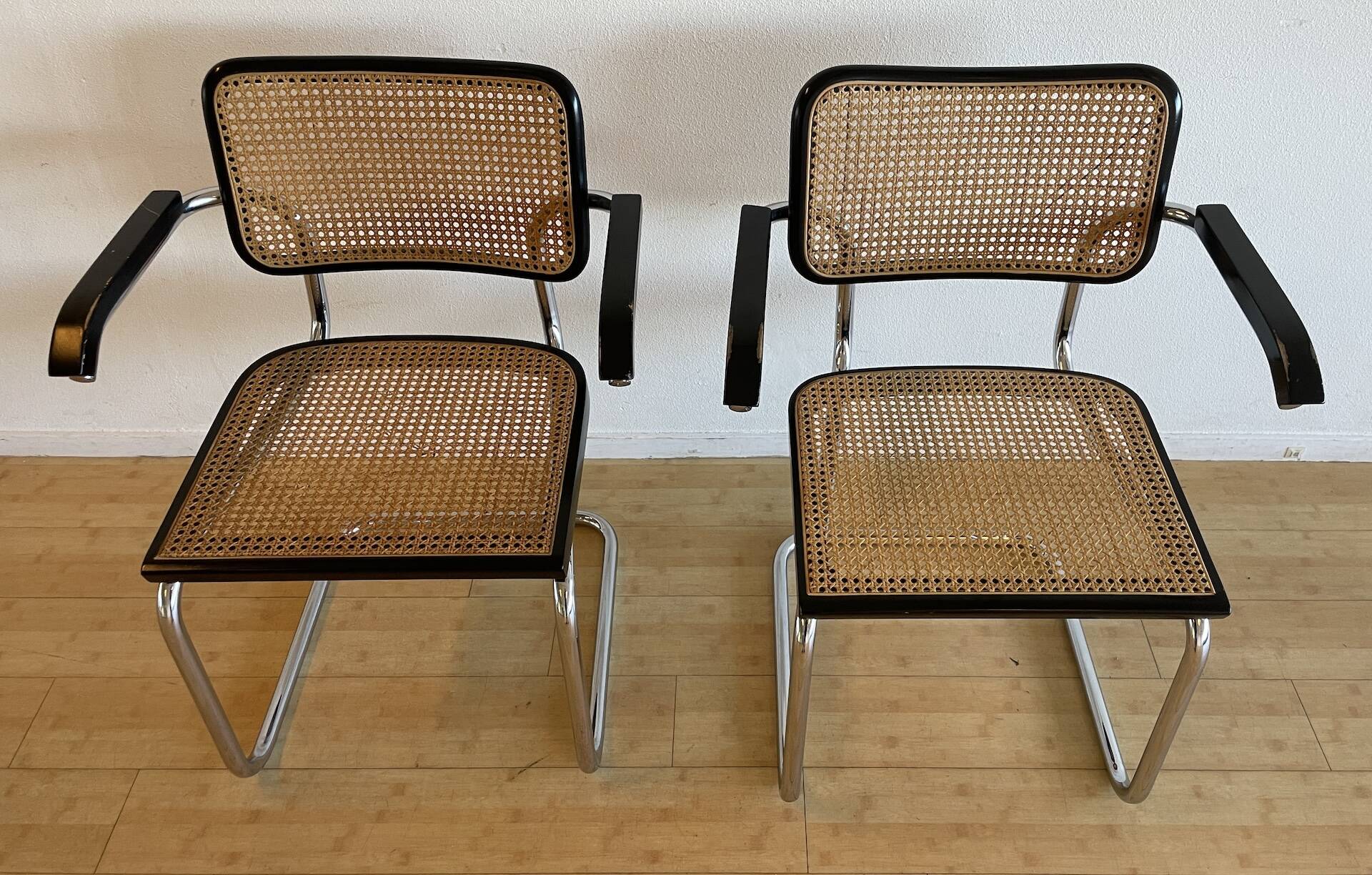 Ensemble de deux fauteuils Marcel Breuer (Cesca) S64 V par Thonet.