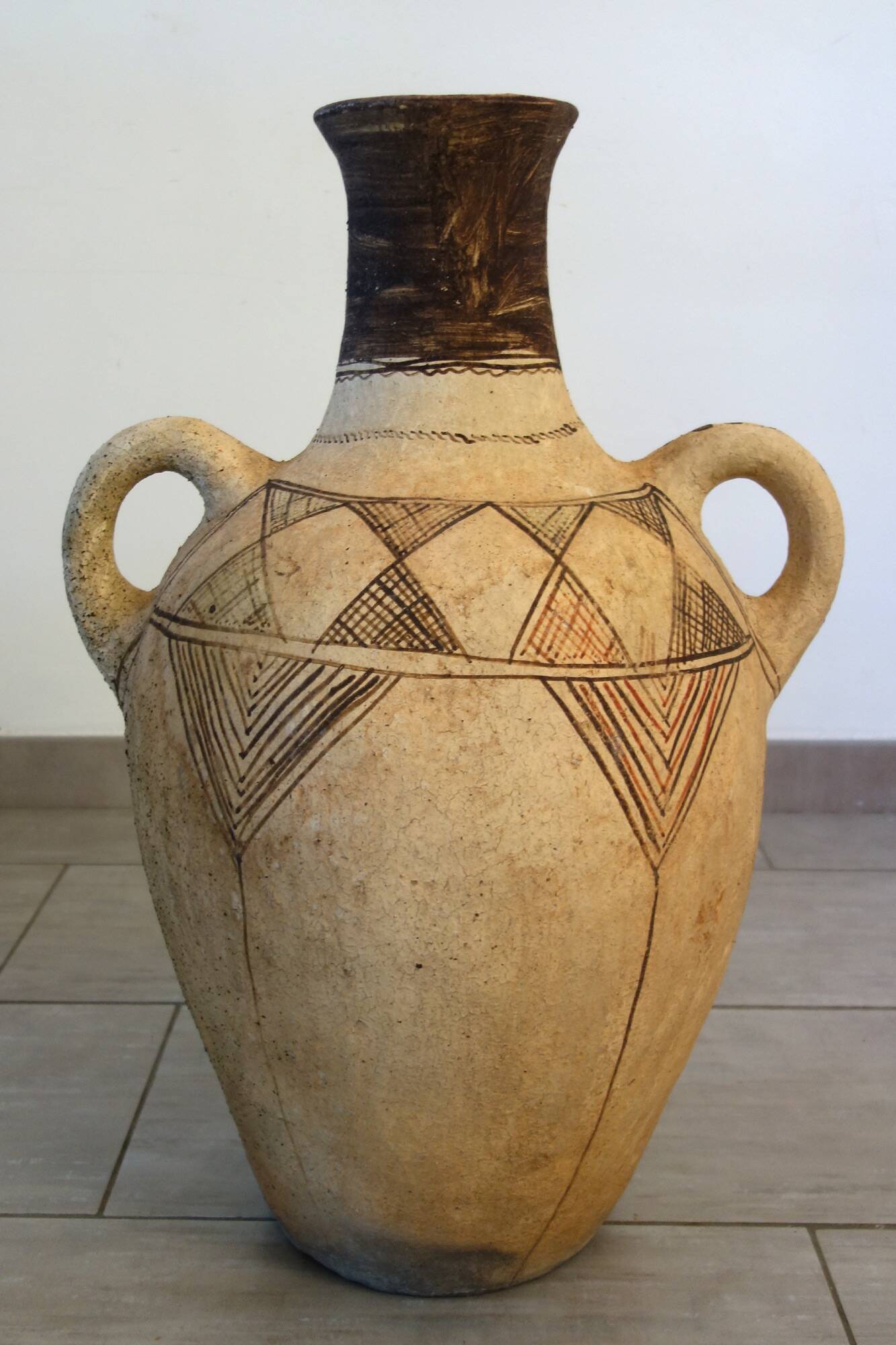 Large terracotta jar from the Rif, Morocco H70cm