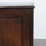 Charmant et intemporel meuble-commode ancien en chêne anglais du début du XIXe siècle, avec deux portes et une serrure fonctionnelle.