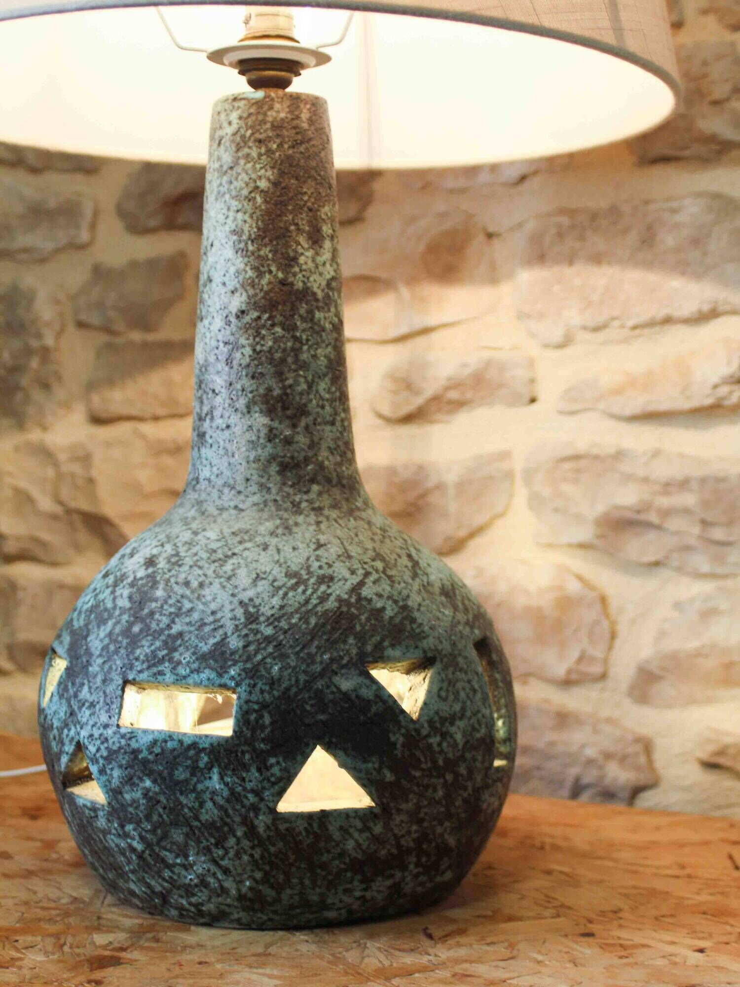 Large ceramic lamp base with dual lighting