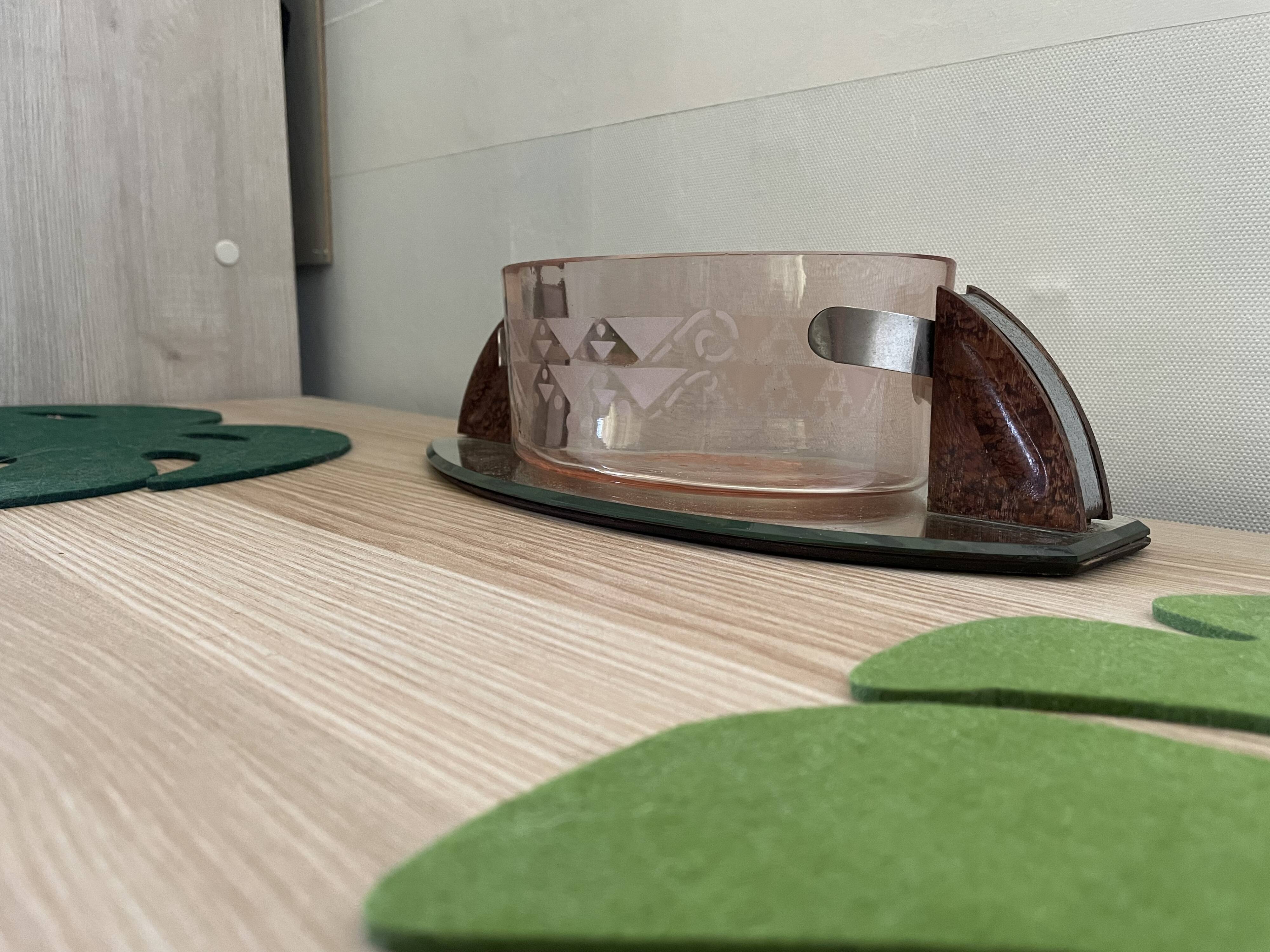 Empty pocket / art deco mirror cup