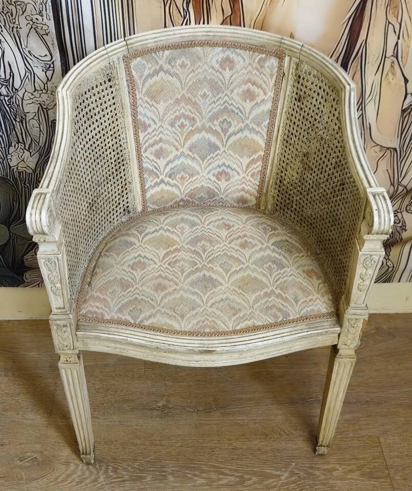 Gondola armchair in Louis XVI style, carved wood with a cream patina.