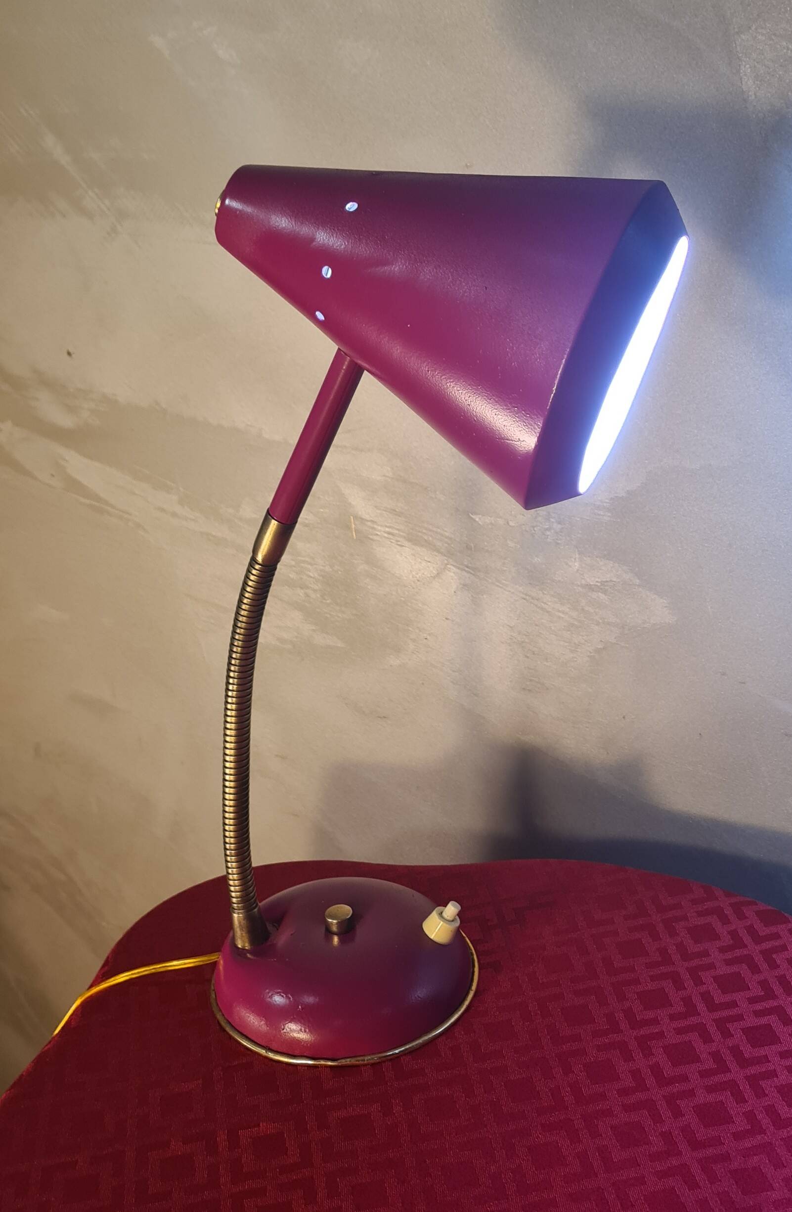 1960s fuchsia flexible desk lamp ok, 30x23 very pretty