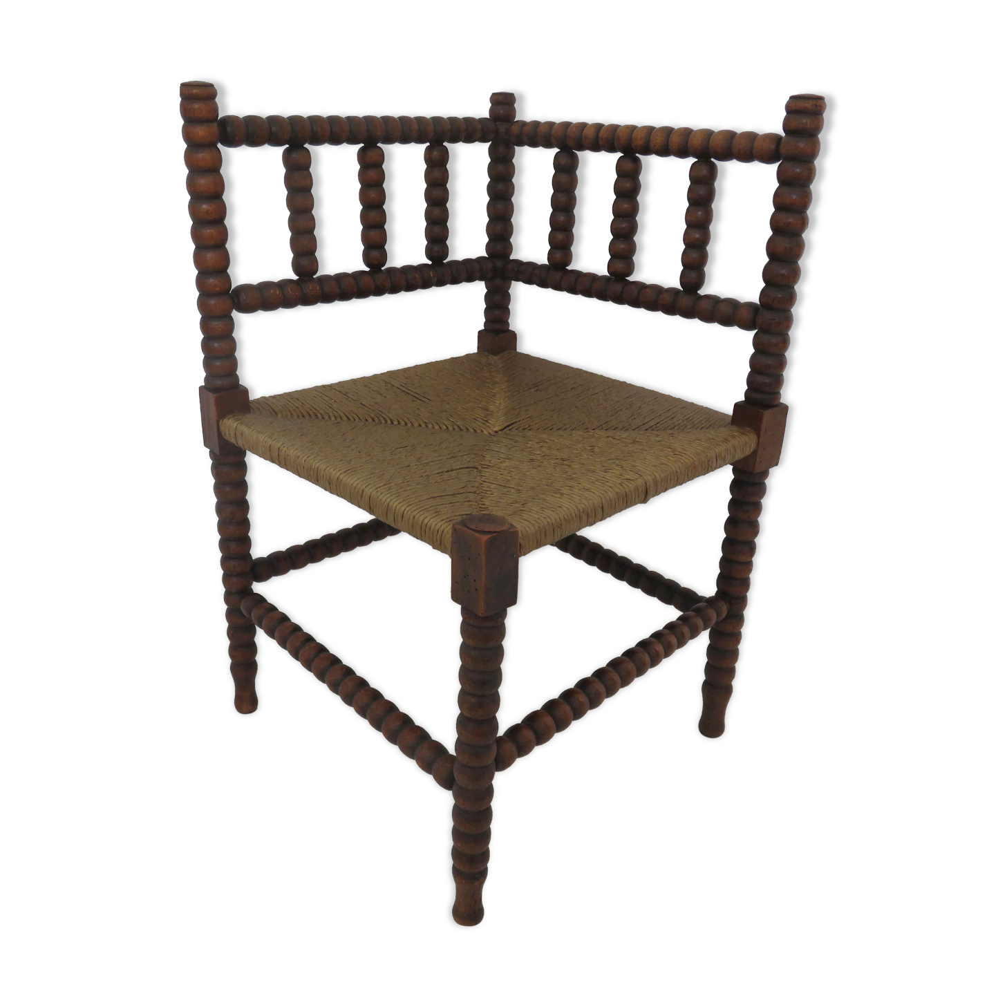 Corner chair in turned wood and straw