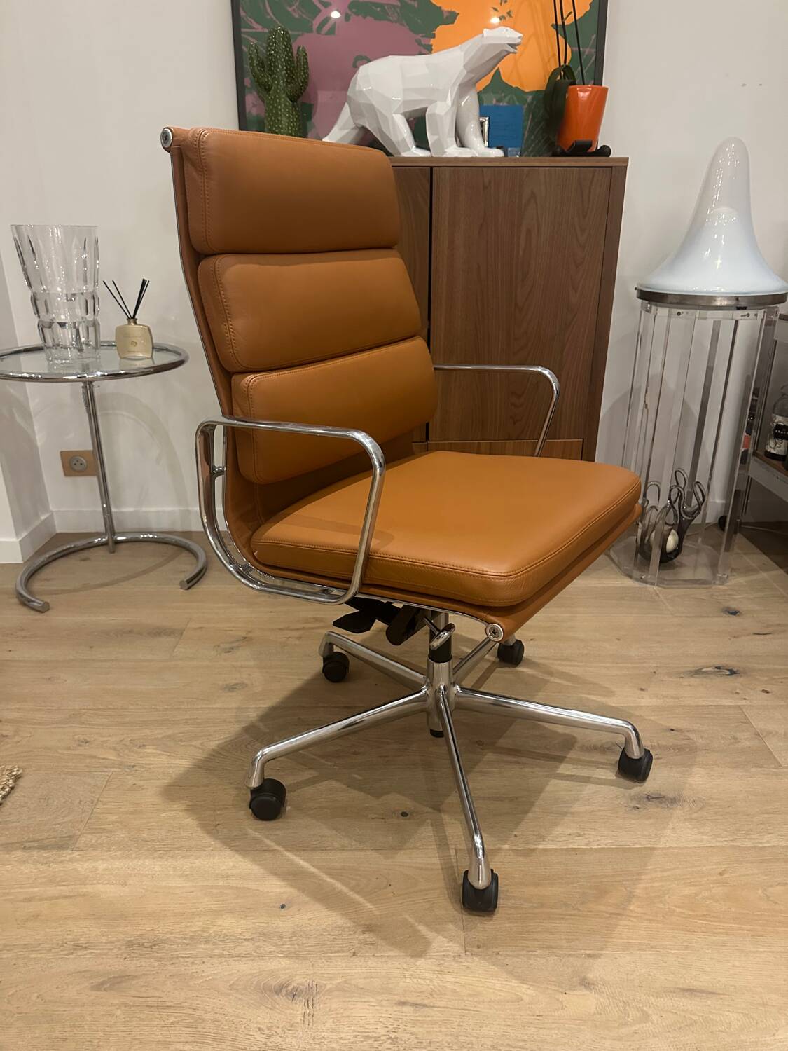 Eames EA 219 chair, Vitra edition, near mint condition
