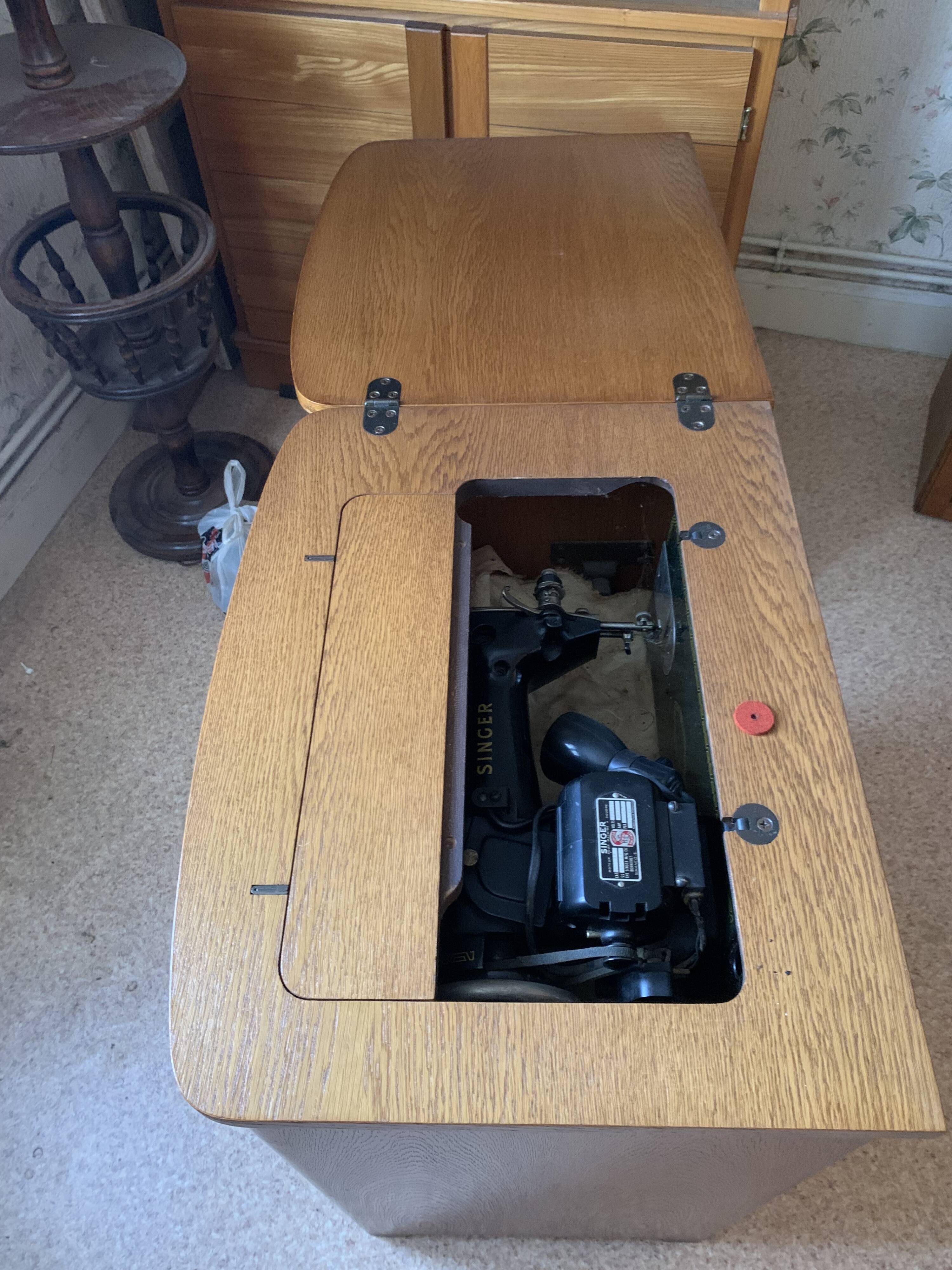 Singer sewing machine from the 1960s model 197 b with art deco furniture