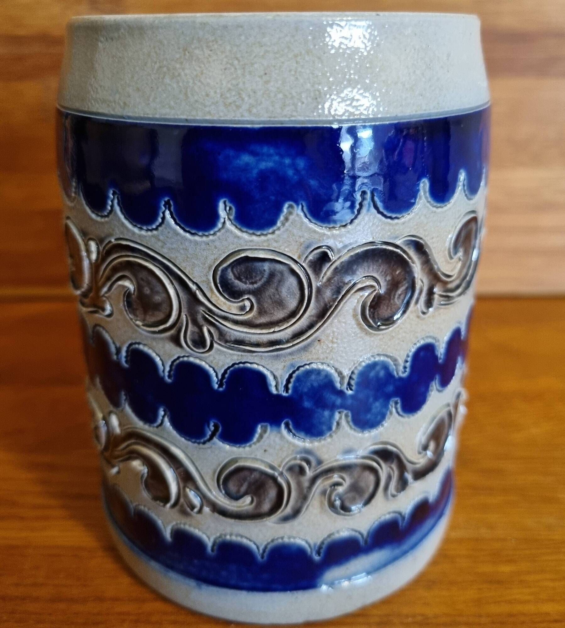 Salt-glazed stoneware mug from Alsace by Reinh Merkelbach, Hohr Grenzhausen.