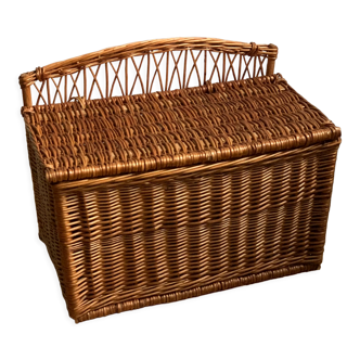 Wicker chest