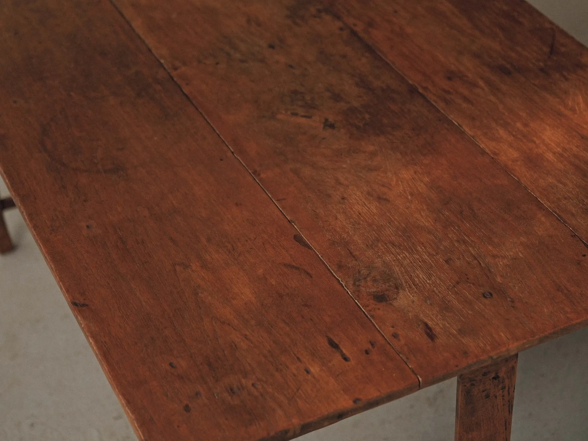 Arts & Crafts table in solid oak, around 1900