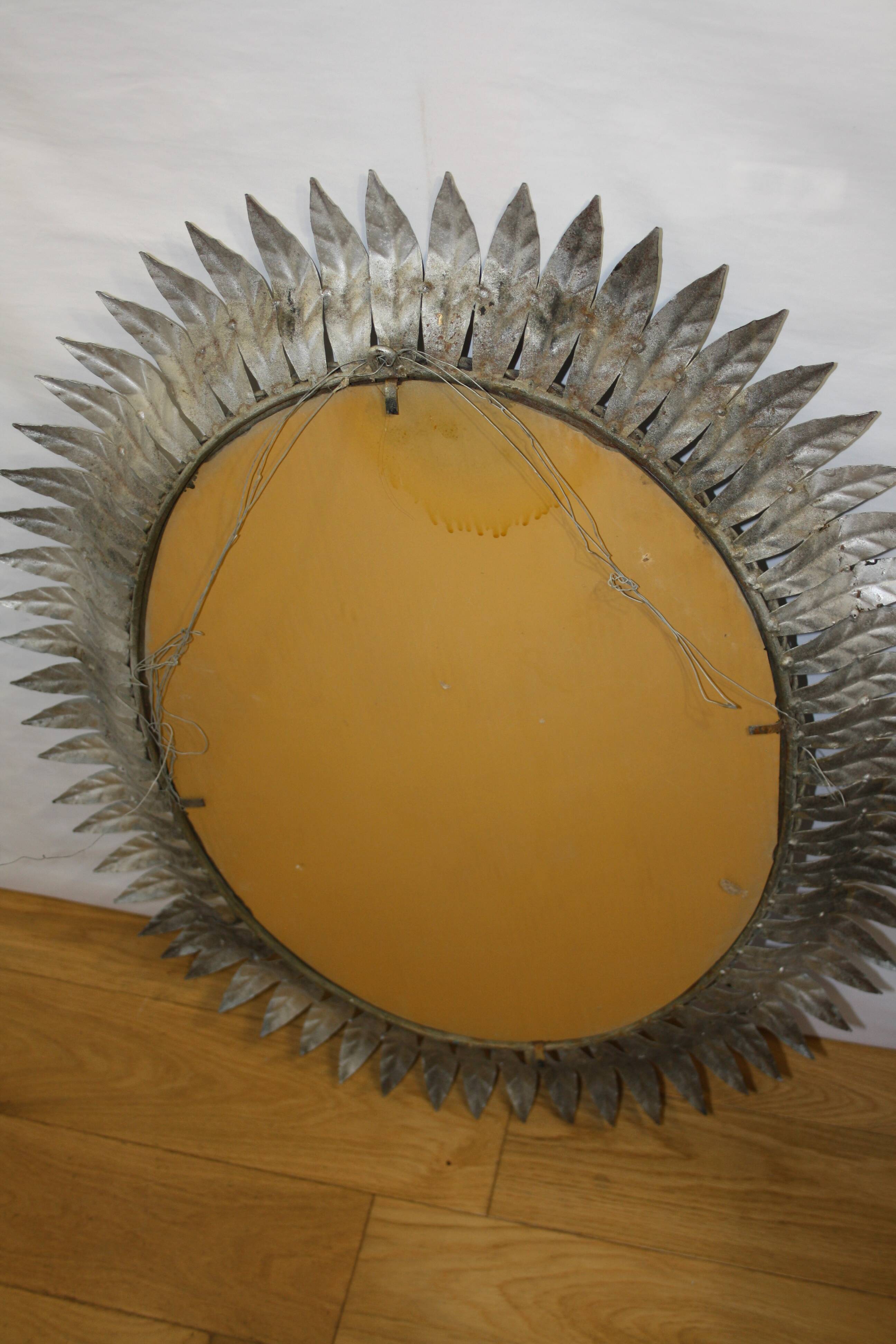 Silver mirror leaves