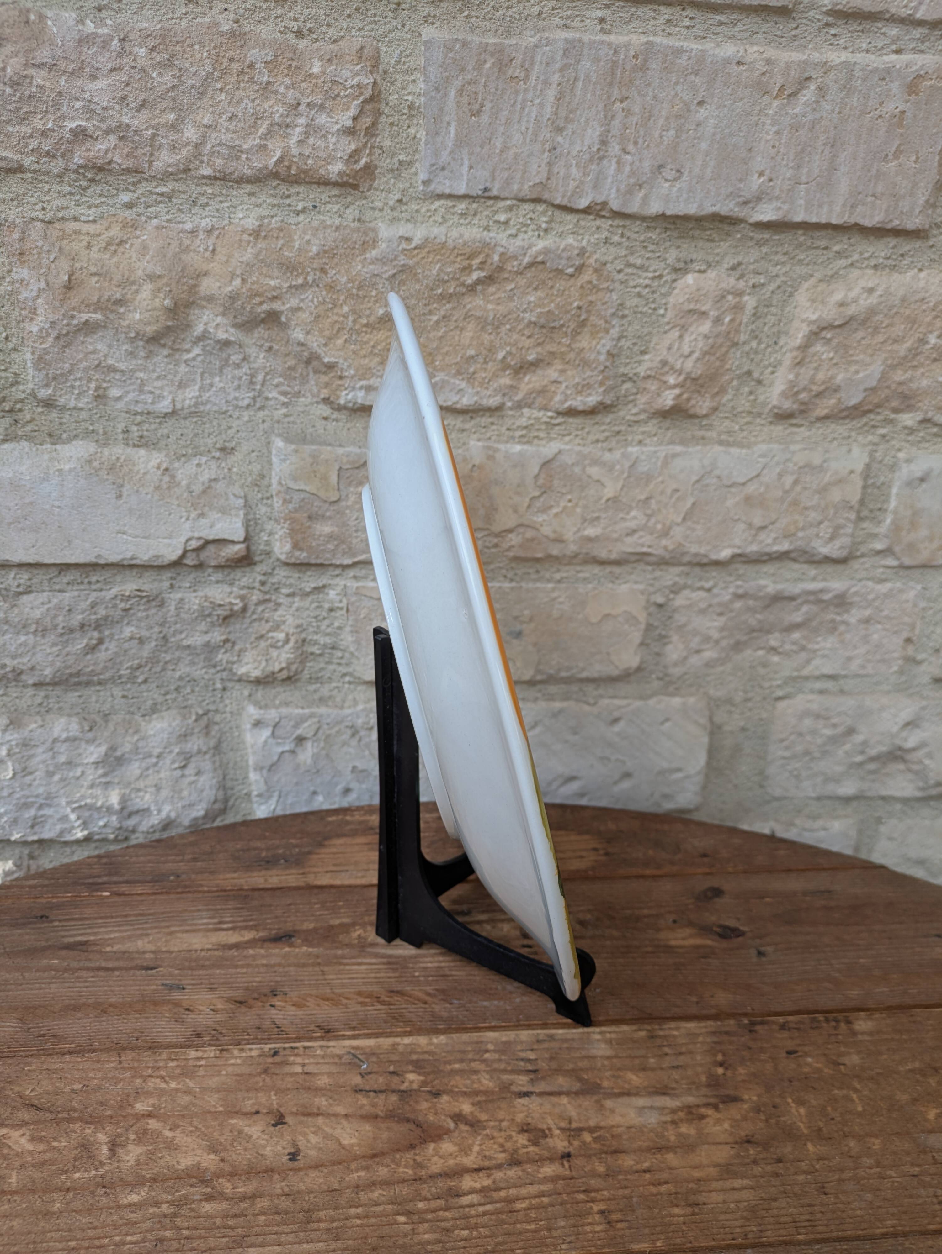 Round serving dish with hand-painted yellow flowers in ceramic TC Italy.