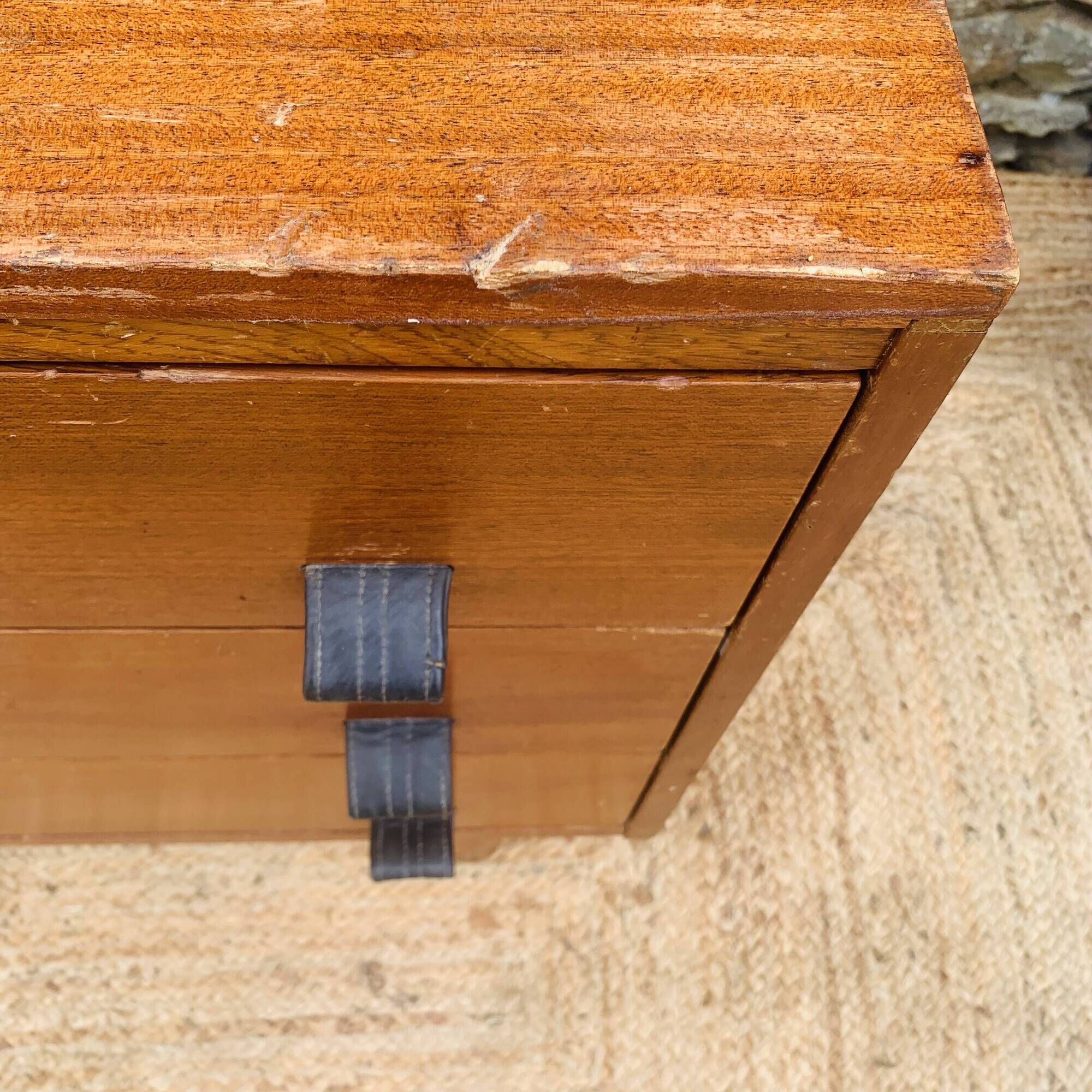 Vintage chest of drawers with leather handles – 1950s/60s