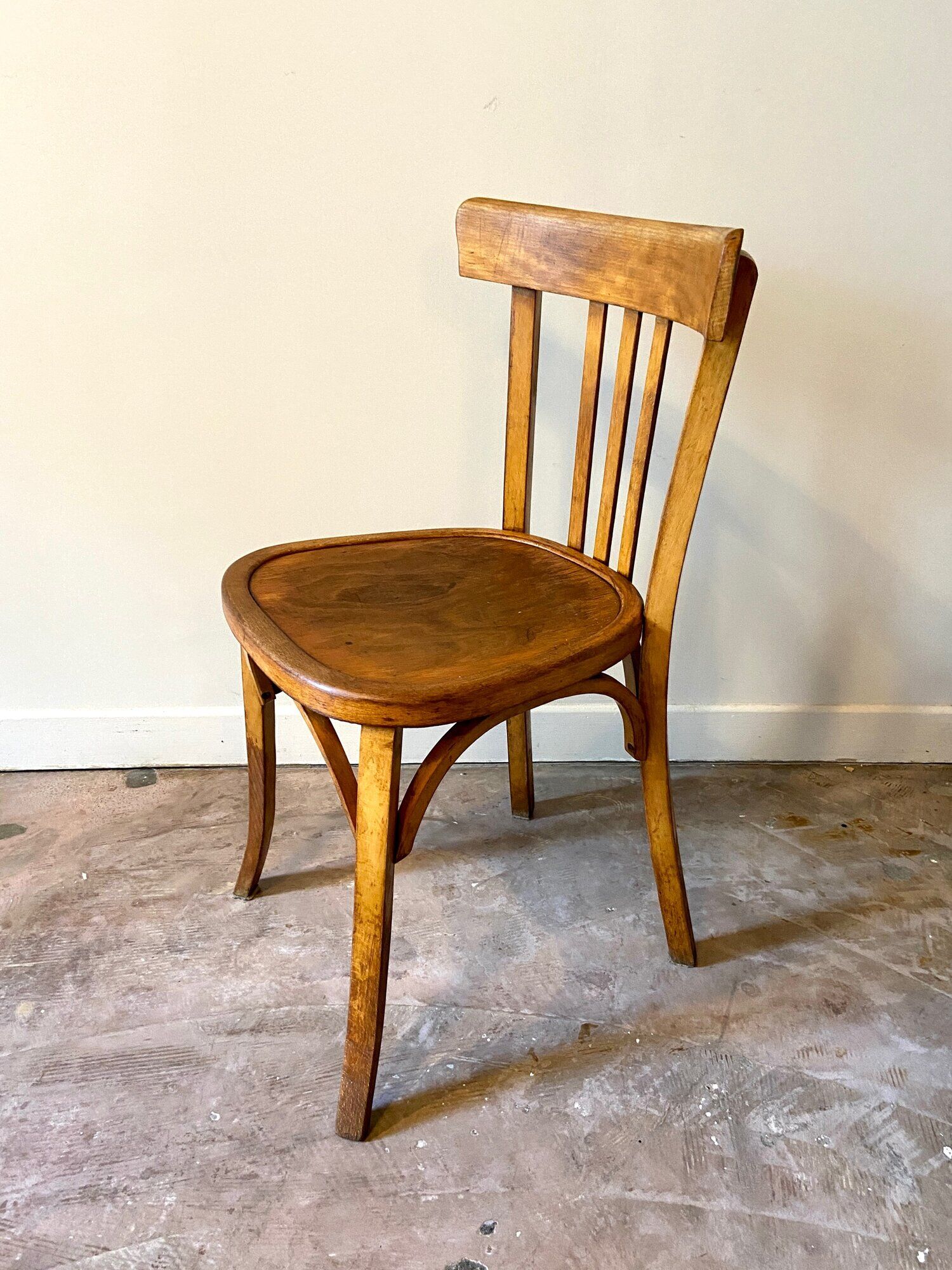 Bistro chair in arched and light beech