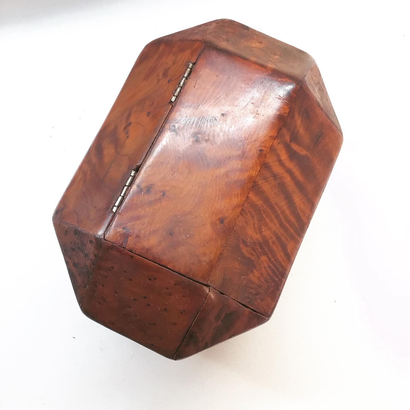 Jewelry box in thuya