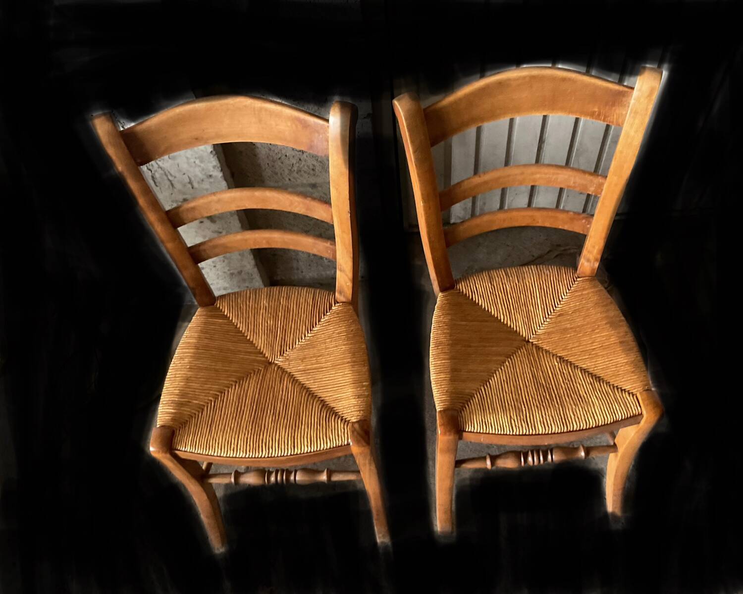 Quatre chaises anciennes en paille