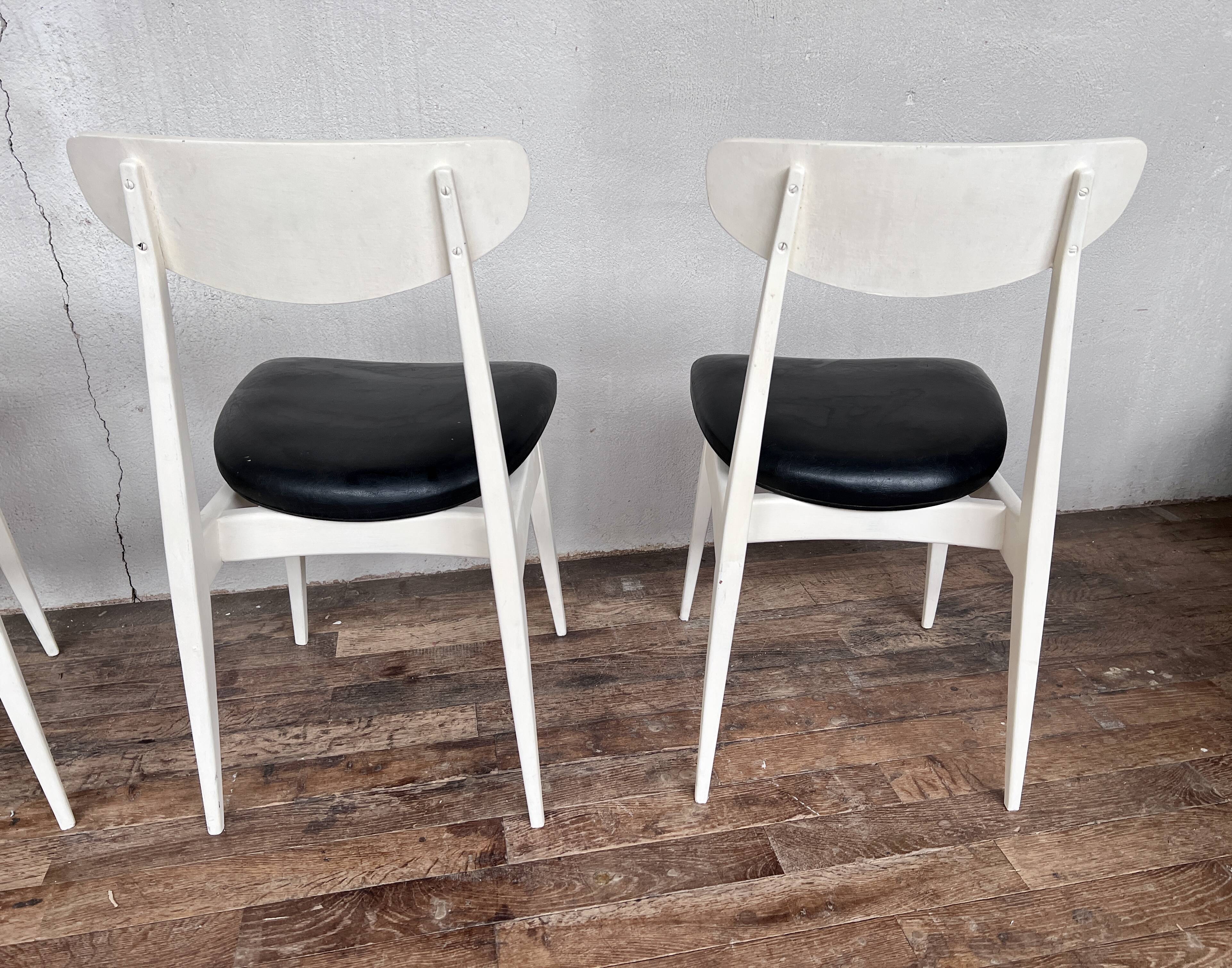 Series of 4 white and black Scandinavian chairs Ingrid from Stella 1960.