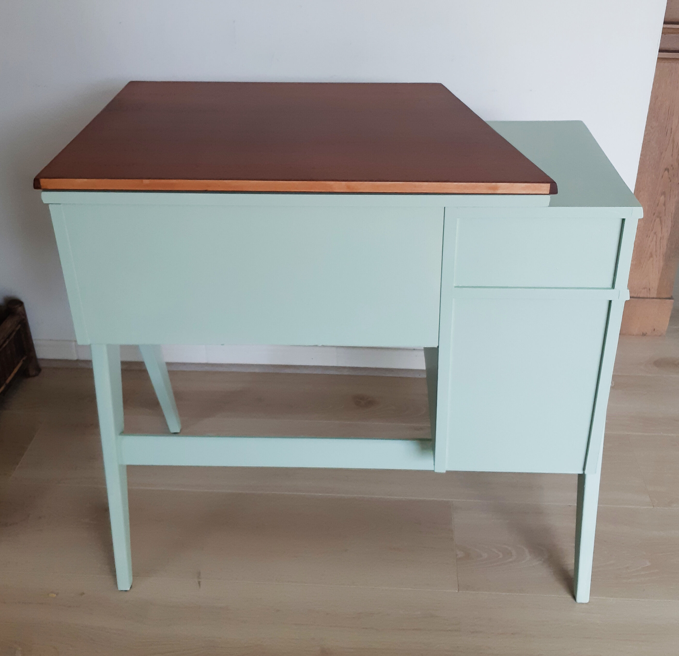 Bureau en bois vintage années 50 vert d'eau pieds compas