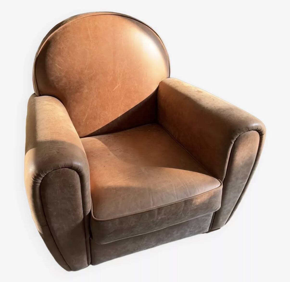 Bradford club armchair in full-grain cowhide leather, tawny colour.