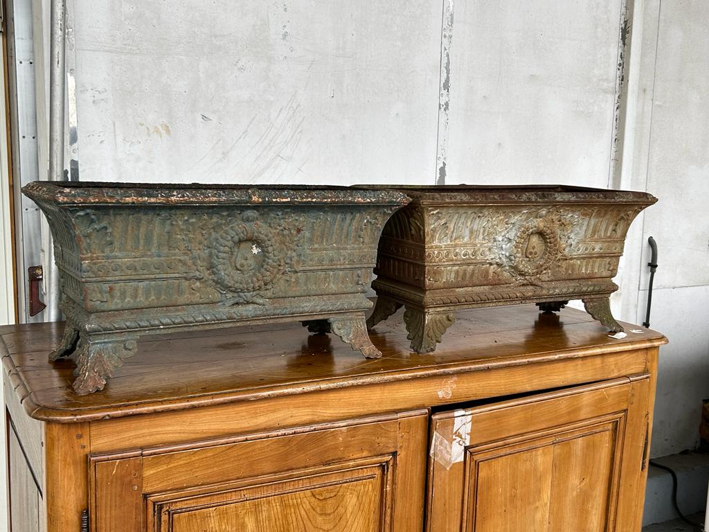 Pair of cast iron planters of the nineteenth century - planter