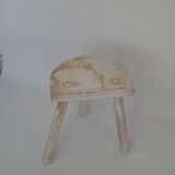 Half-moon tripod stool