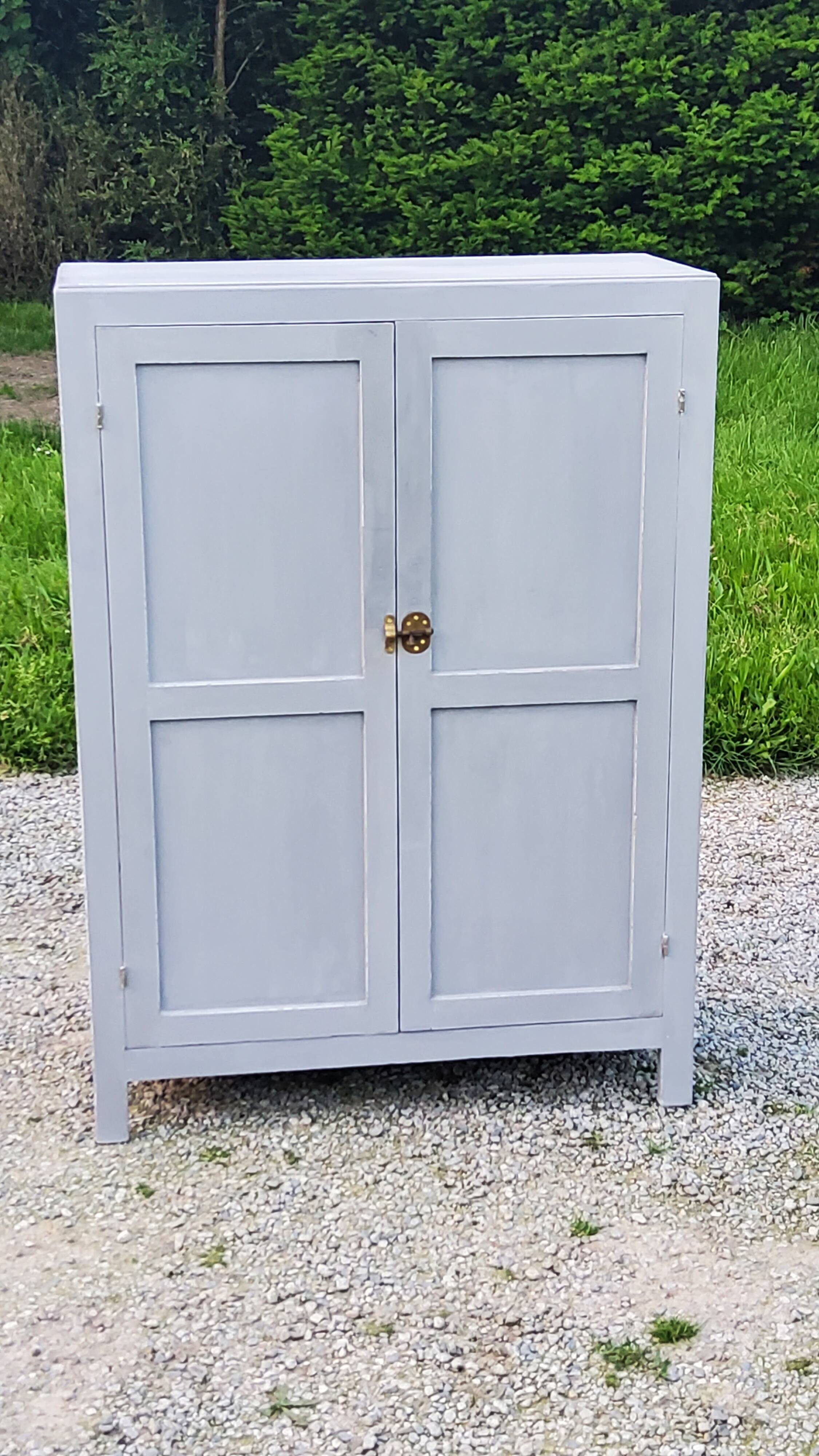 Parisian sideboard at support height from the 30s-50s with gray patina