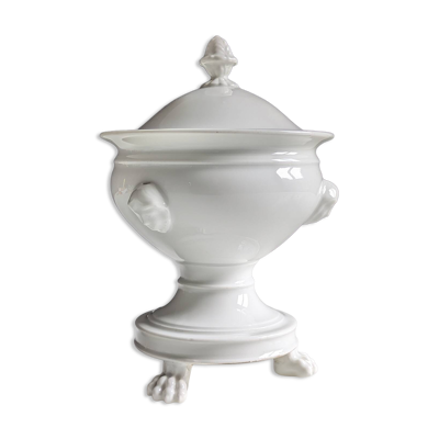 Confiturier à porcelaine blanche à pâtes de lions et mascarons.XIX e