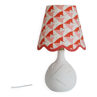 Small lamp with matte finish ceramic base and printed scalloped lampshade