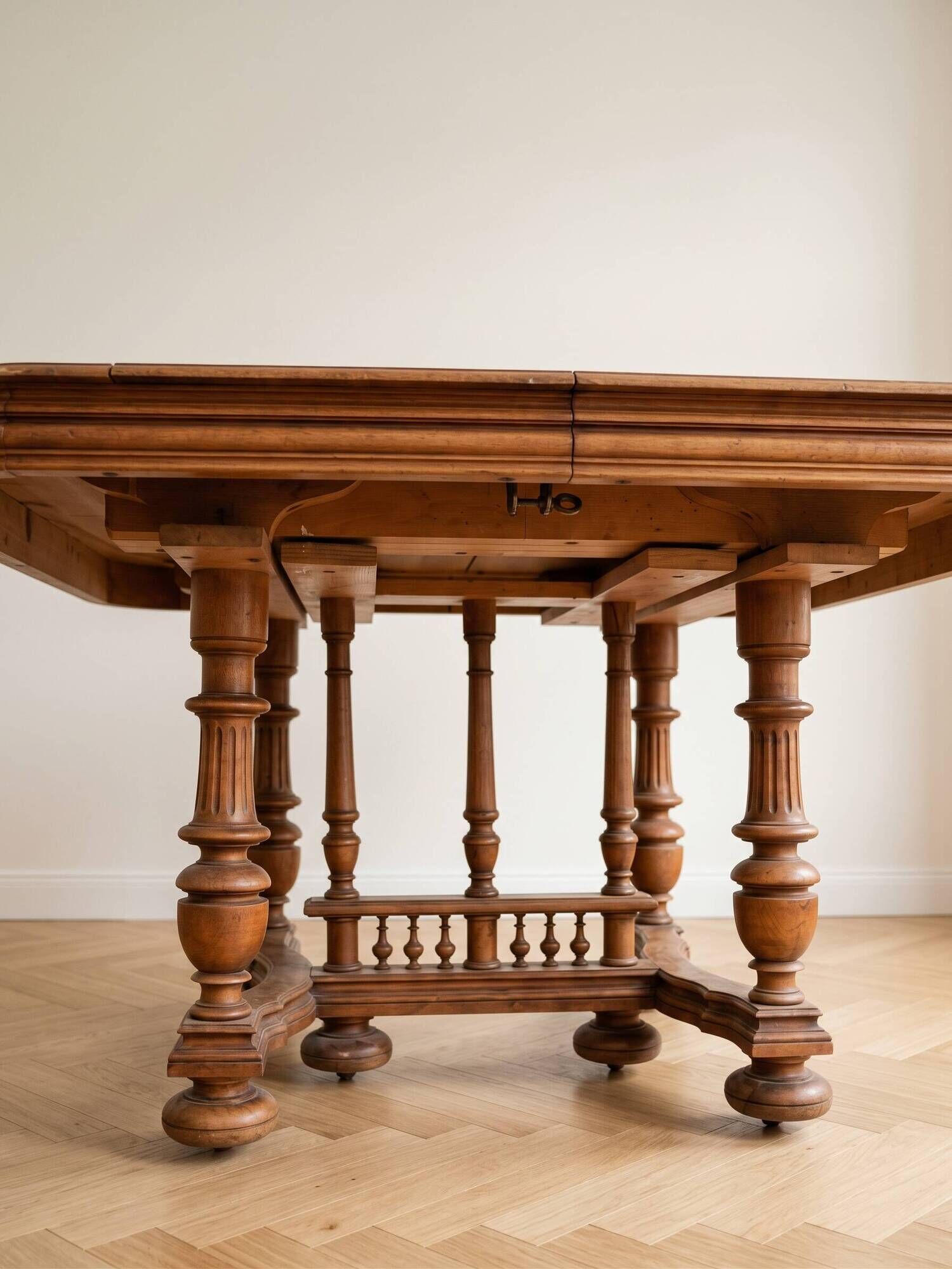 Antique extendable dining table made of solid wood.