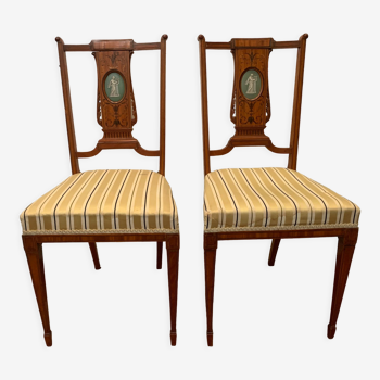 Paire de chaises Anglaise en marqueterie et plaque de Wedgwood XIX siècle