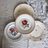 4 mismatched vintage flat plates with floral pattern - Lot Rosa