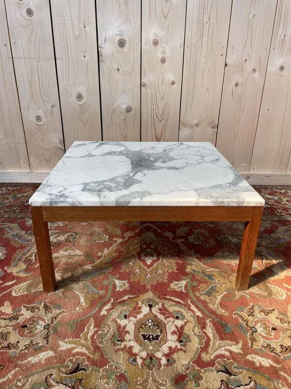Table basse scandinave avec marbre