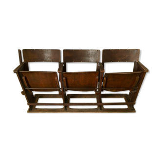 Row of 3 old cinema chairs