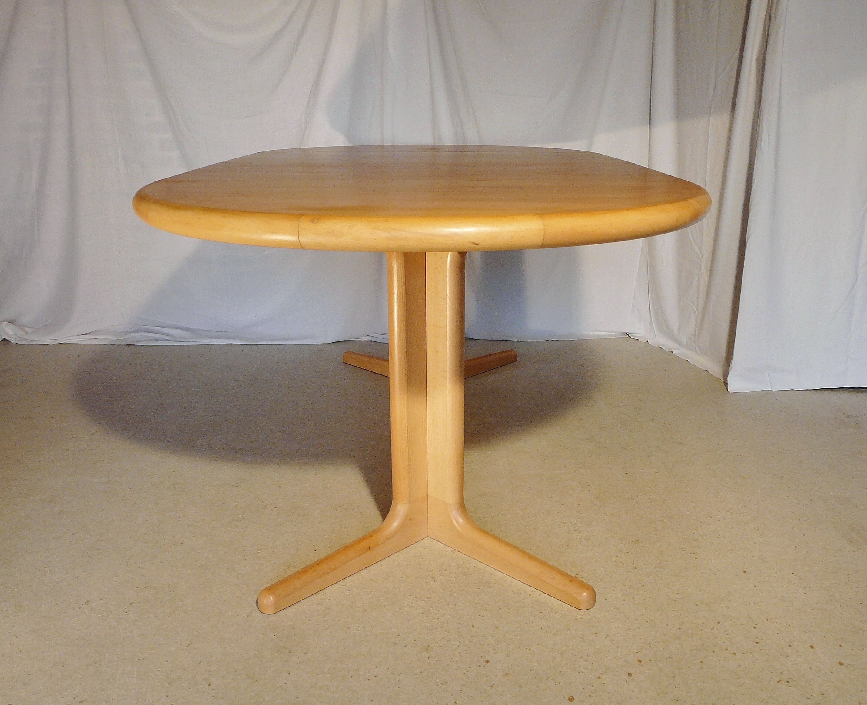 Expandable round table in Scandinavian blond teak Laurits M Larsen