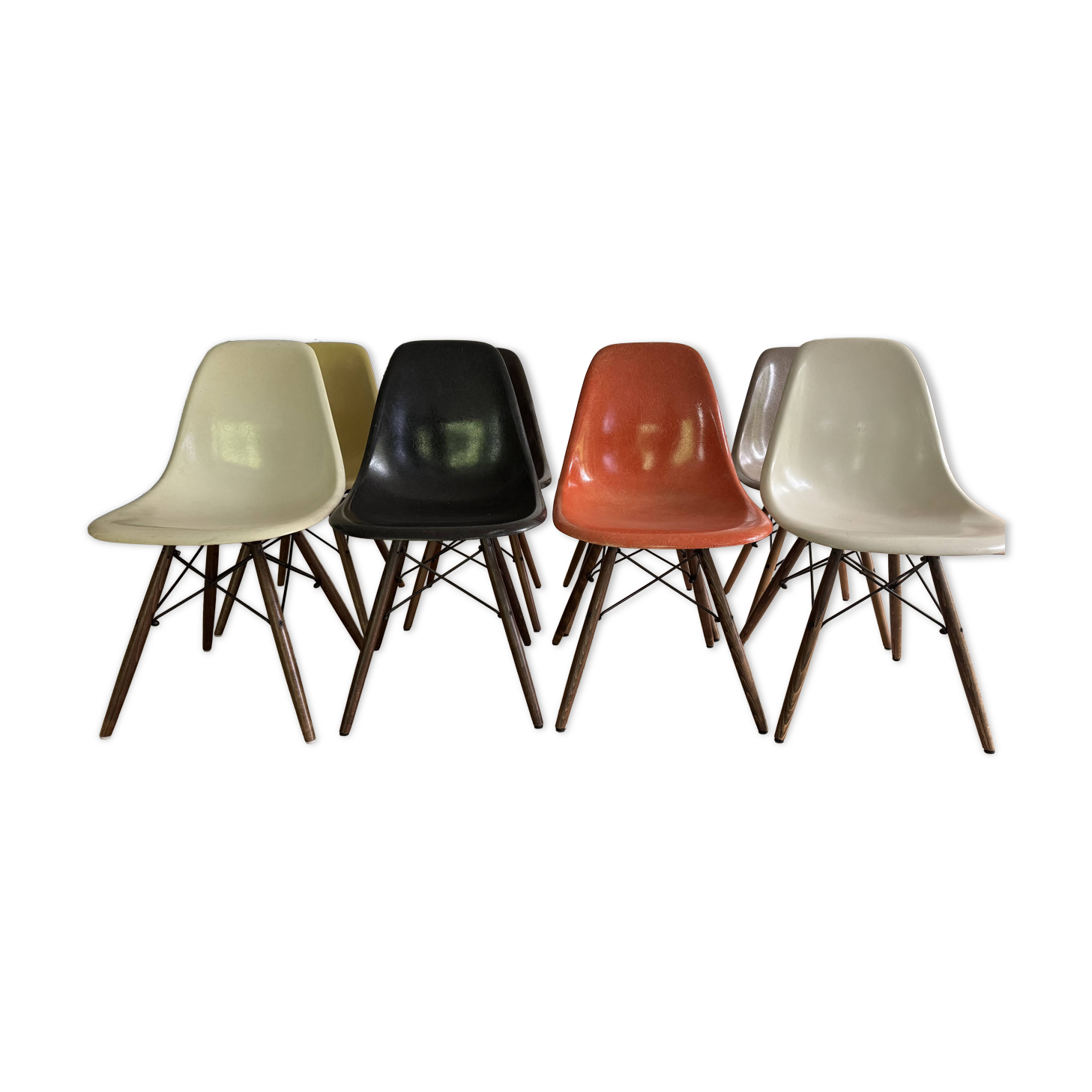 8 chaises Eames par Herman Miller