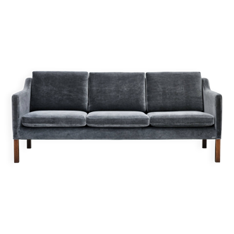 Années 1970, design danois attribué à Børge Mogensen, canapé 3 places, modèle 2523.