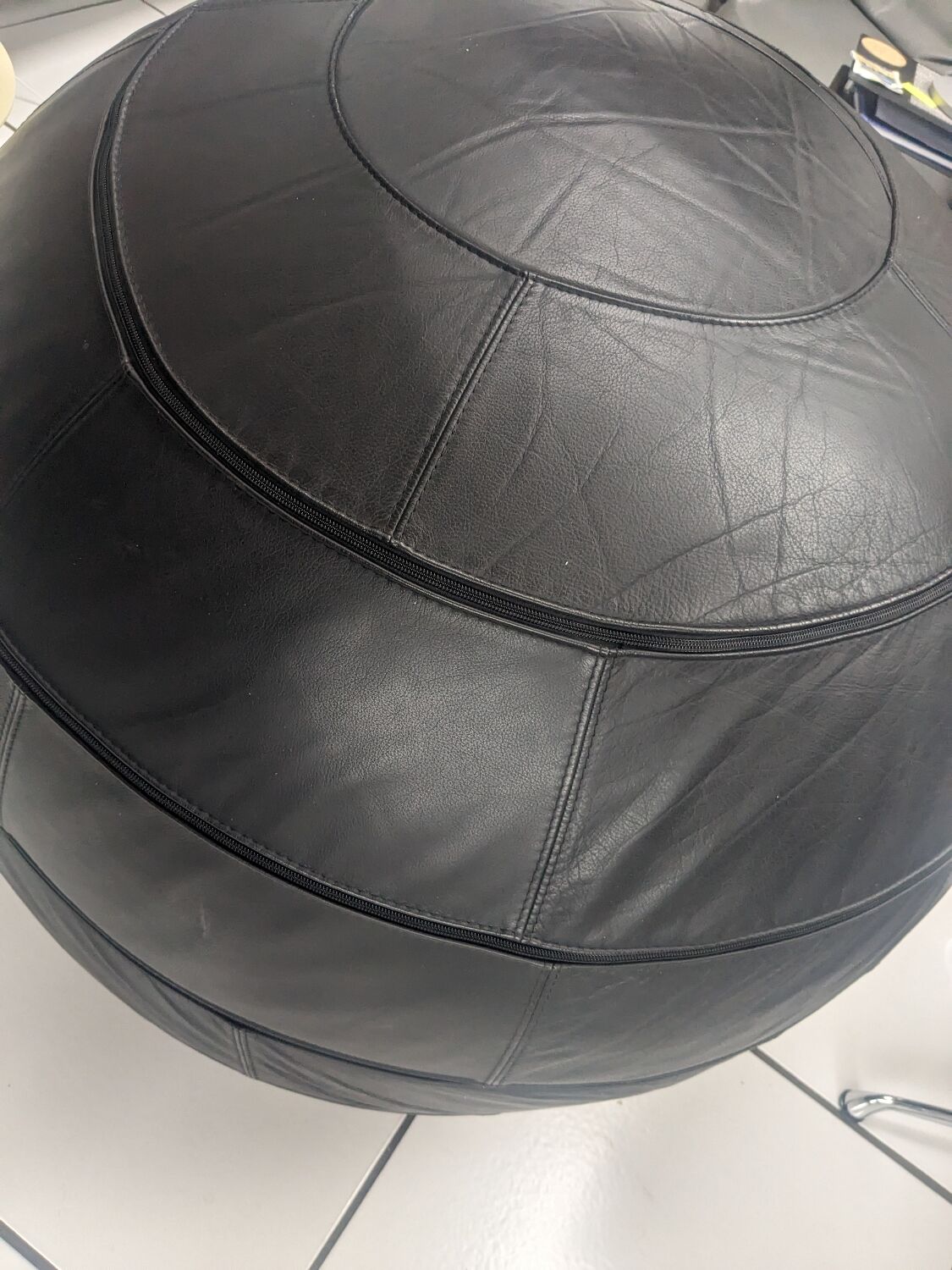Black leather ottoman by Edwin and Niekel Taco for Leolux 90