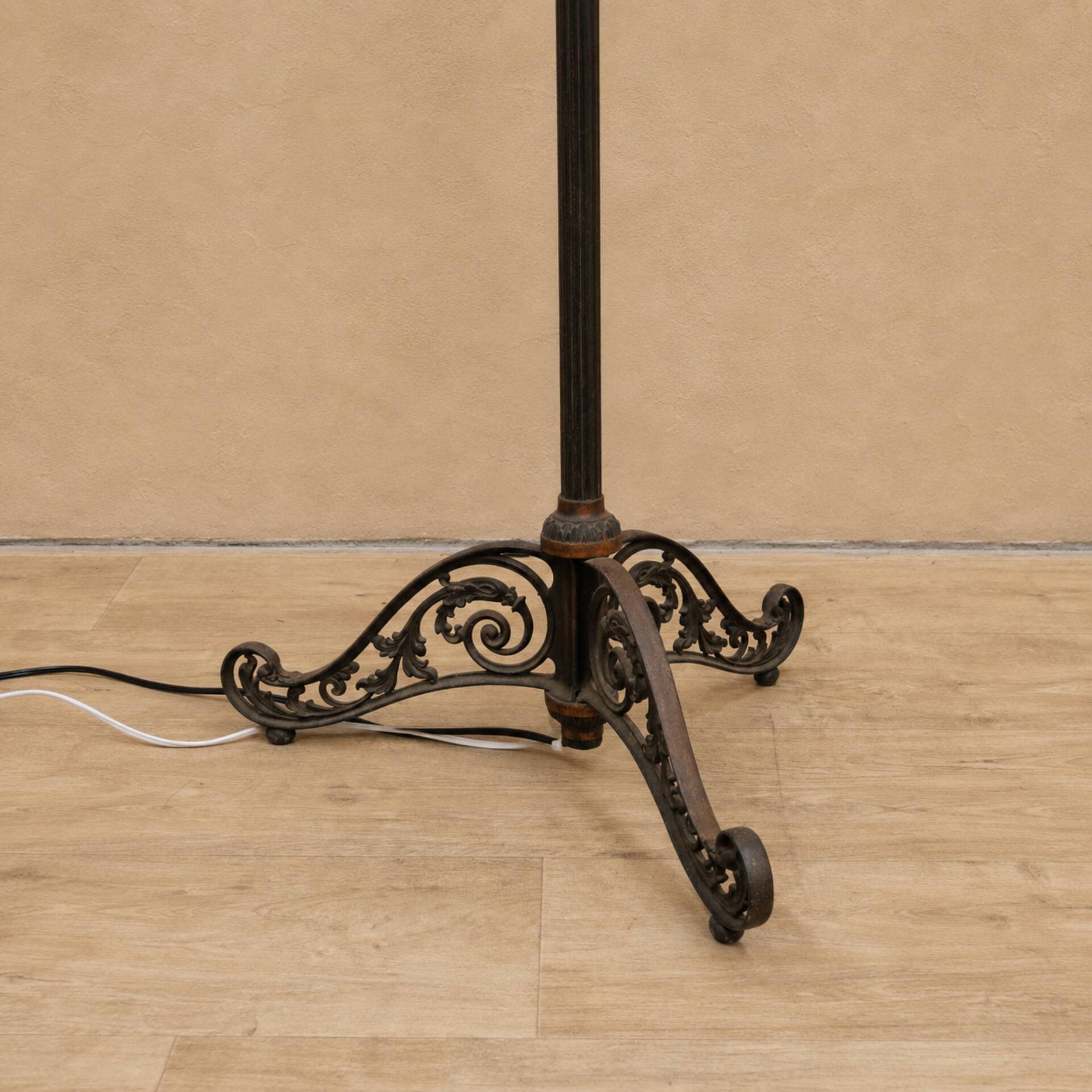 Antique Art Nouveau floor lamp with fan "Luminaire"