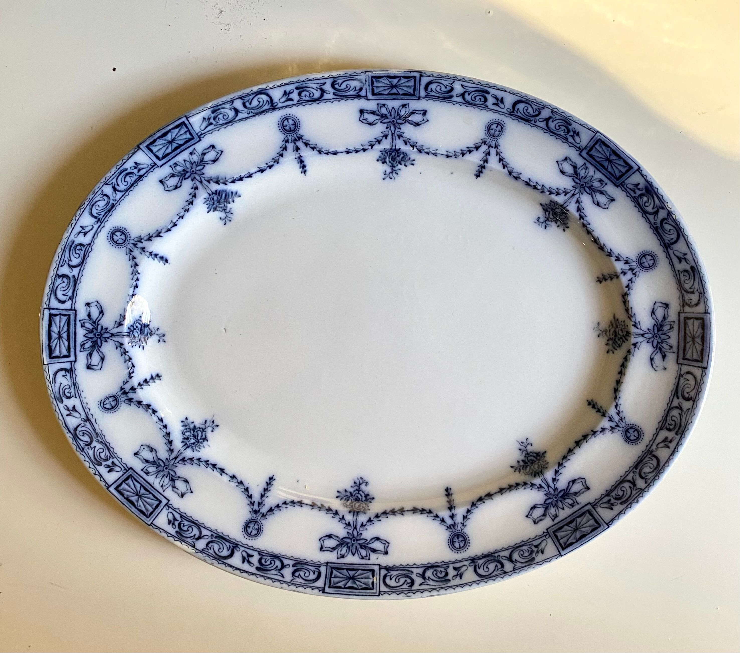 English porcelain dish, circa 19th century