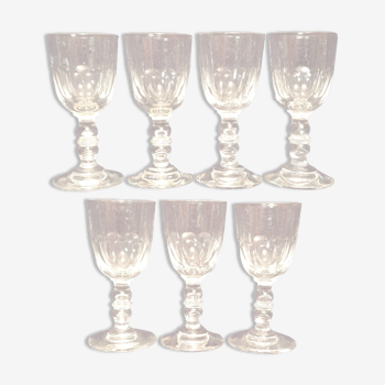 7 verres à liqueur anciens en cristal