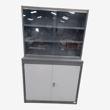 Metal cabinet