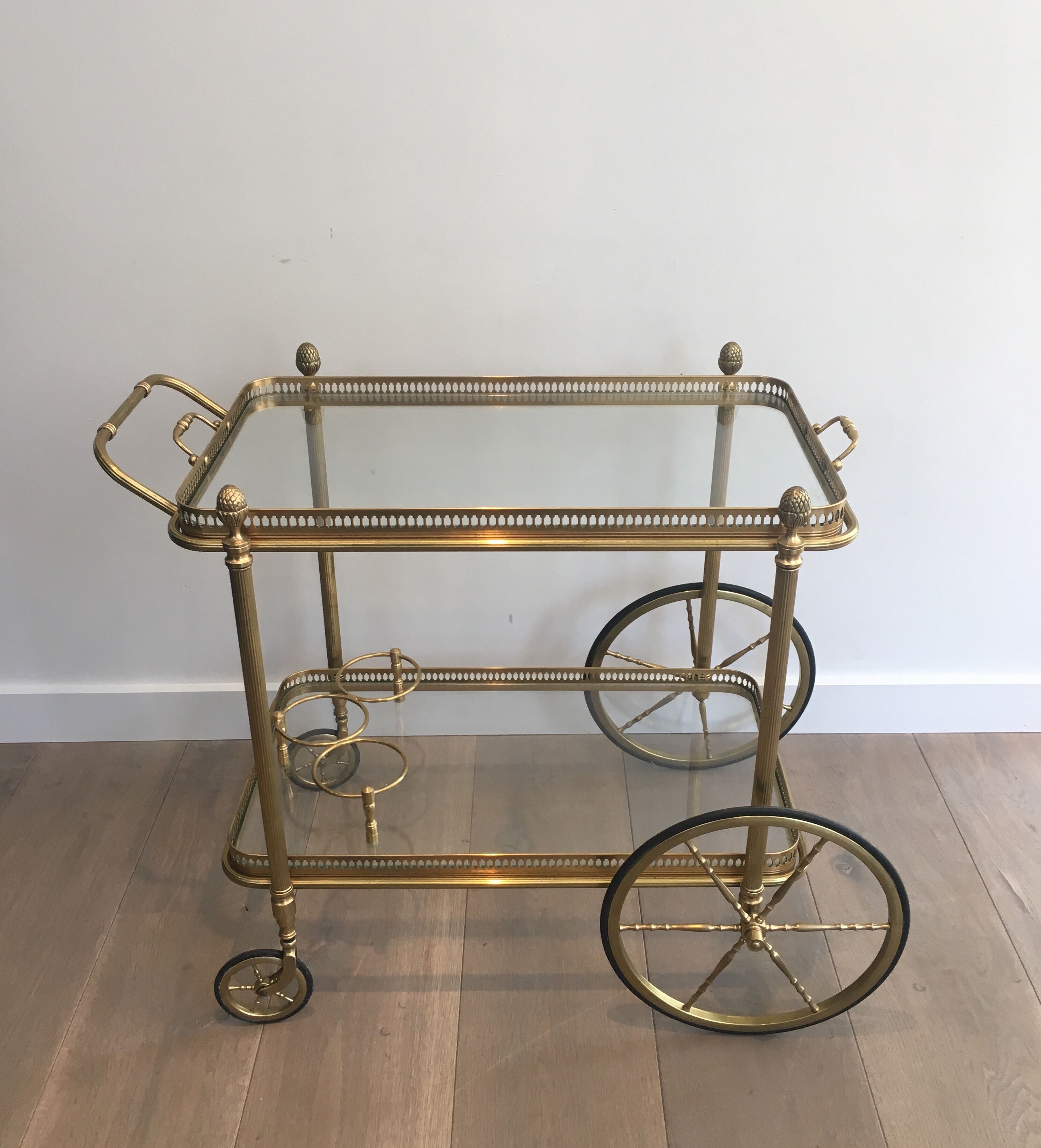 Rolling table neoclassical style