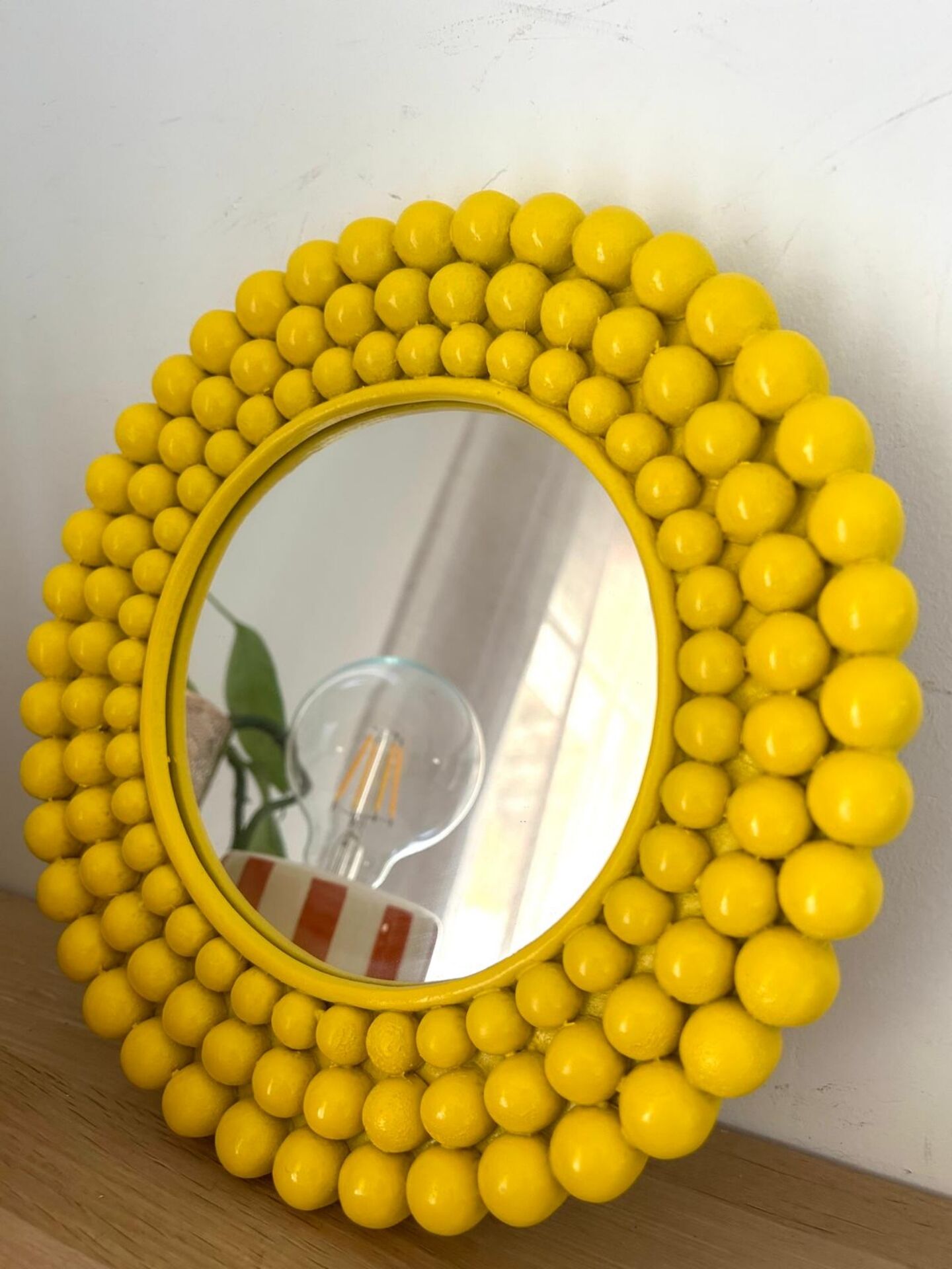 Miroir décoratif jaune pop