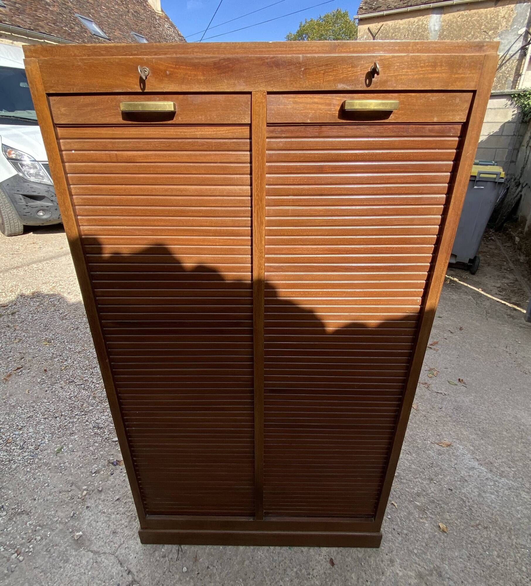 Double-column oak filing cabinet with curtains, 50.