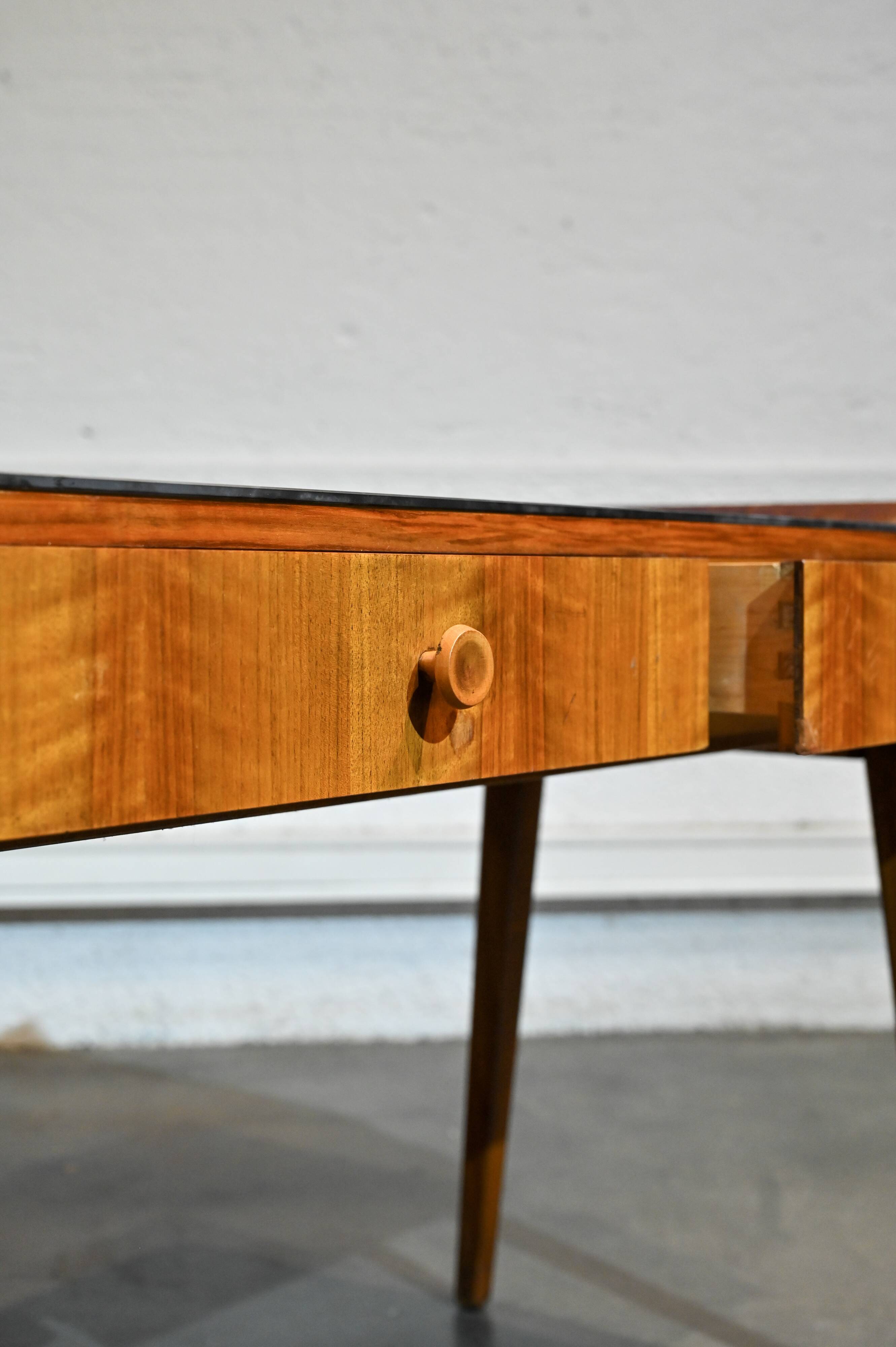 Console table by Interier Praha