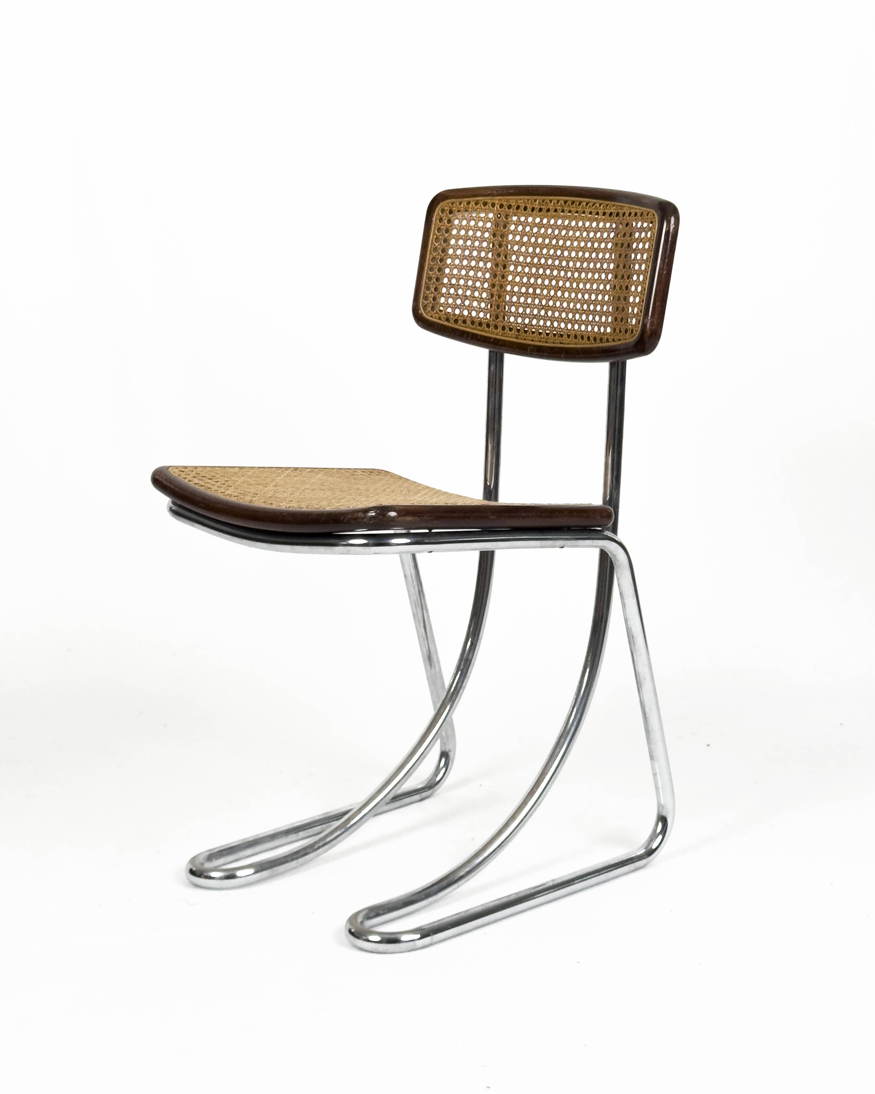 Ensemble de 4 chaises vintage à accoudoirs en chrome, bois et paille de Vienne, années 1970.