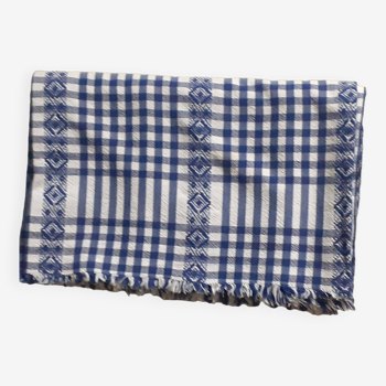 Blue/White checkered tablecloth.