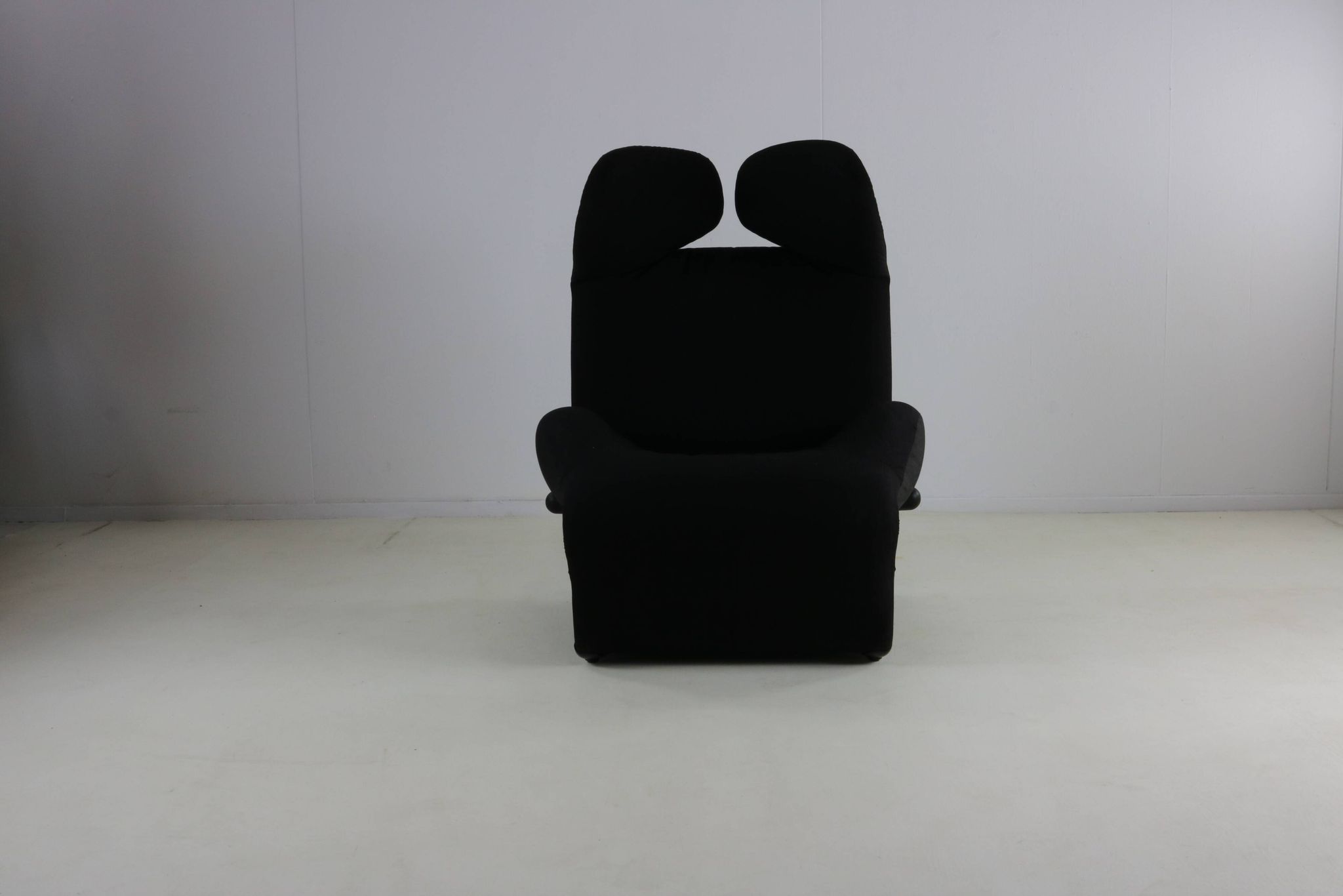 Eighties design easy chair / chaise-longue by Toshiyuki Kita for Cassina